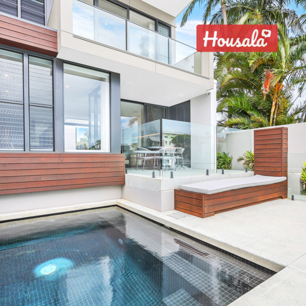 Airbnb Management Australia - Housala - View of Luxury house and Pool