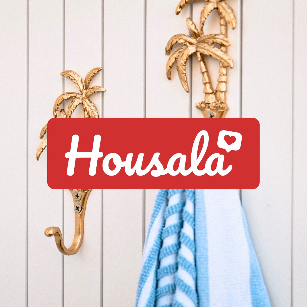 Housala Airbnb Management Company Australia Logo on Luxury home (2) Housala Airbnb Management Company Australia Logo on Luxury home (2)